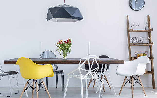 NJ&Euml; SHT&Euml;PI E MBUSHUR ME DRIT&Euml;